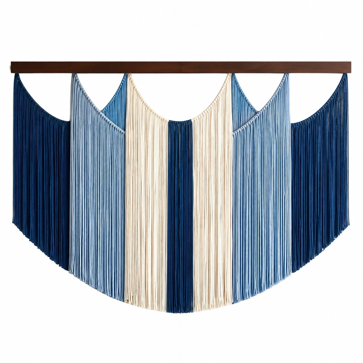 Décoration murale en macramé bleu et beige avec barre en bois